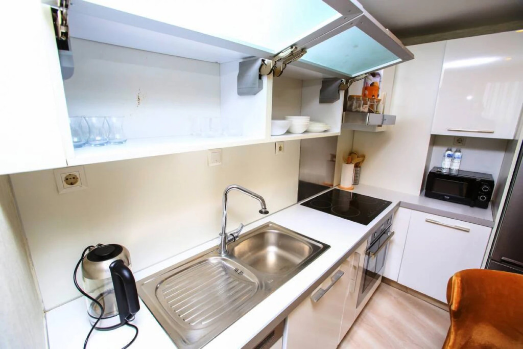 1-B Luxury Apt near Mall of IST
