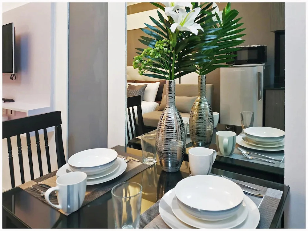 Les Luxe Rooms - Symphony Tower 2