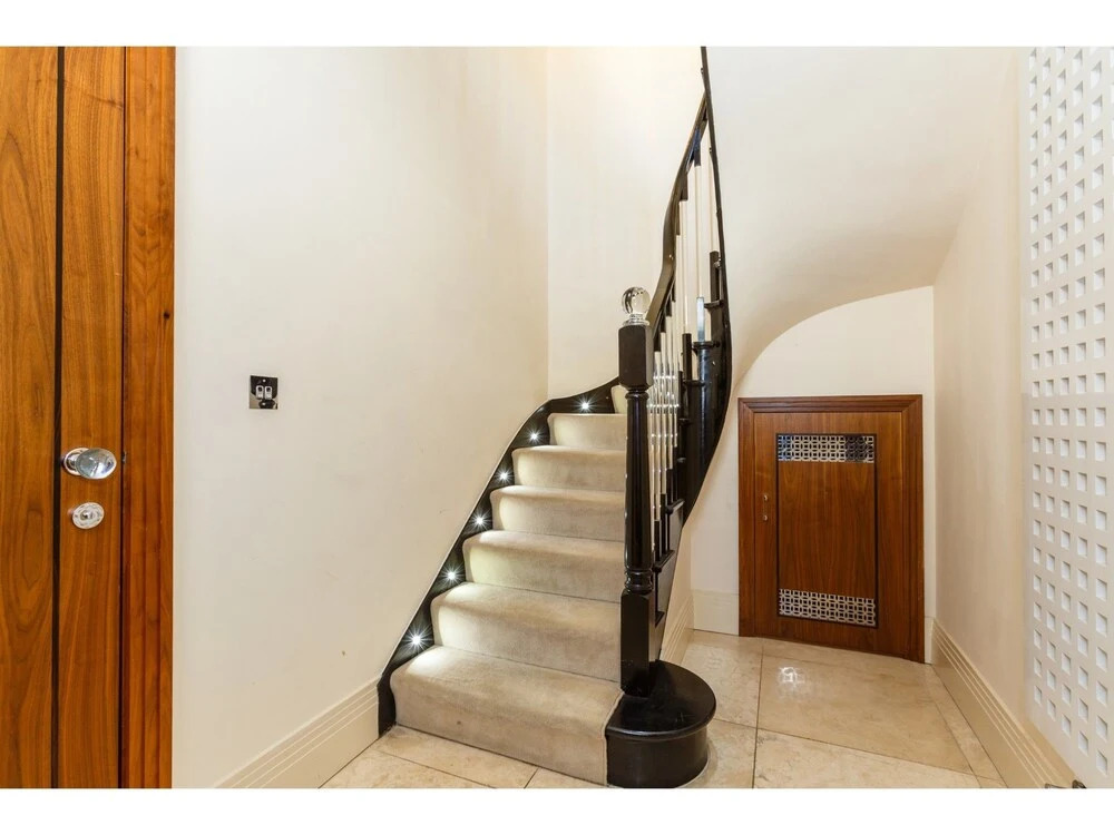Rare and Gorgeous Hyde Park Mews House Sleeps 8