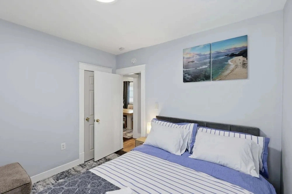 Modern Niagara Loft With Private Sunset Balcony 2 Bedroom Duplex