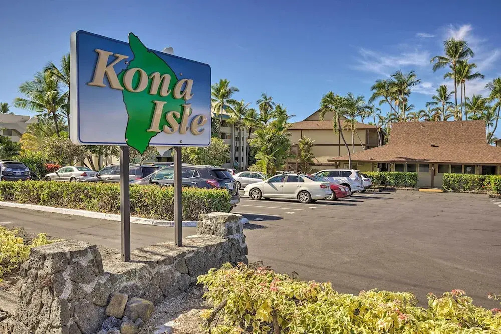 Oceanfront Kailua-kona Condo w/ Community Pool!, Kailua-Kona