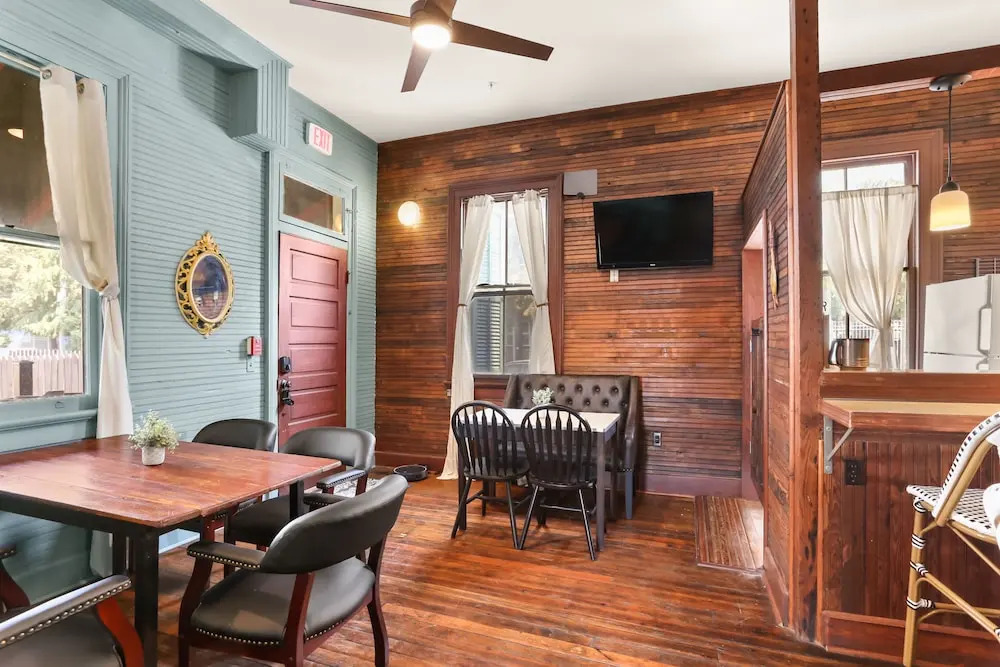 Site 61 Guesthouse