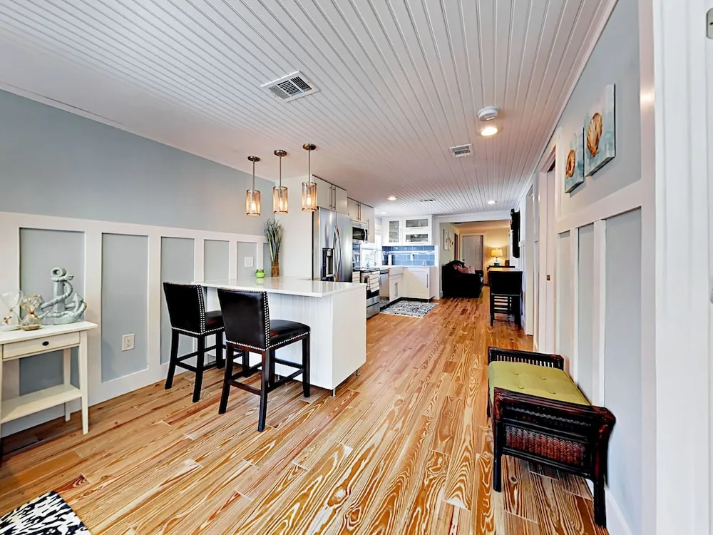 305 SE 12th Home 2 Bedrooms 1 Bathroom Home