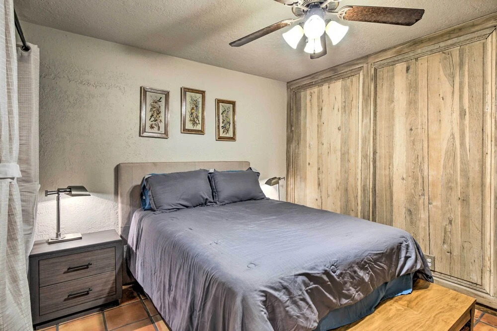 Elegant El Paso Condo ~ 10 Mi to Downtown!
