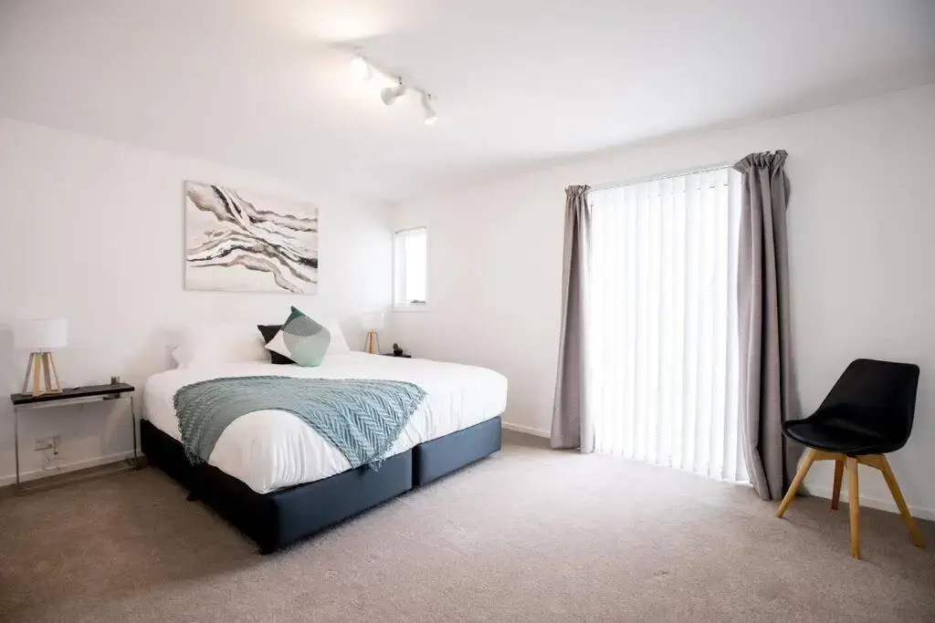 Chic Hobart Townhouse sleeps 9 - perfect location