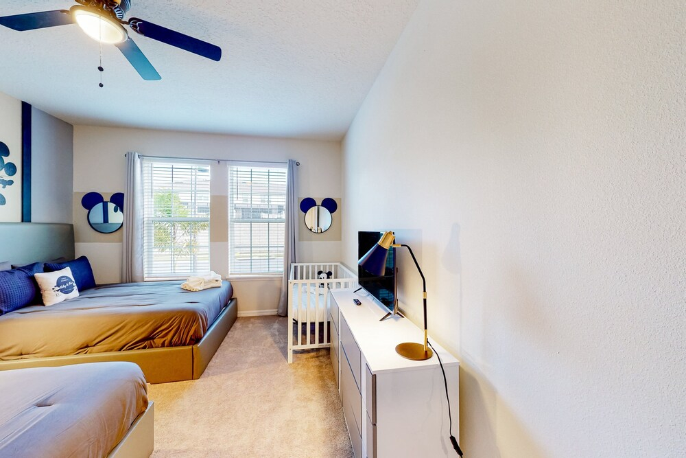 Exquisite Home With Pool, Lanai, Game Room, Central AC, & Washer/dryer