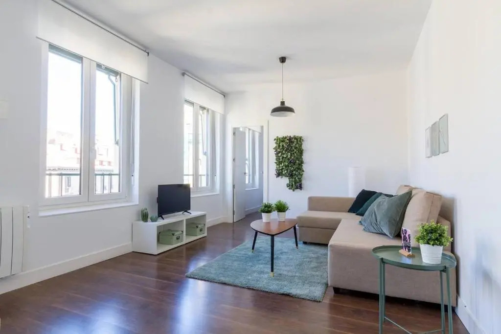 Sunny Apartment at the foot of Royal Palace by Batuecas