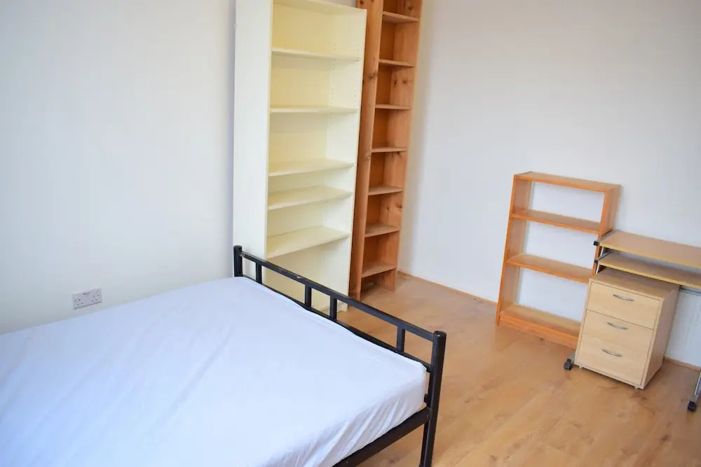 3 Bedroom Shadwell Flat
