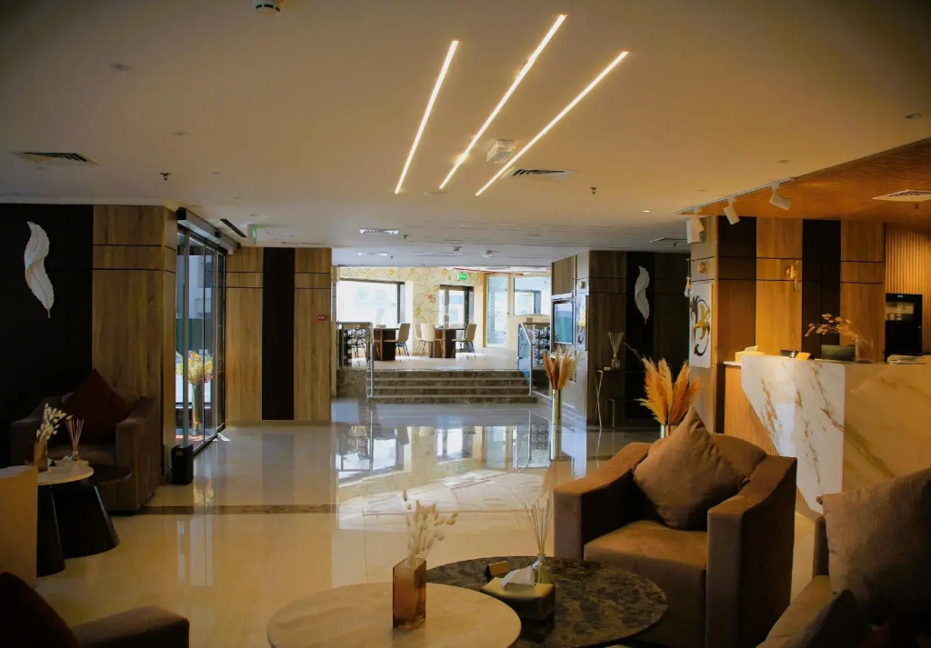 Plaza Athenee Hotel