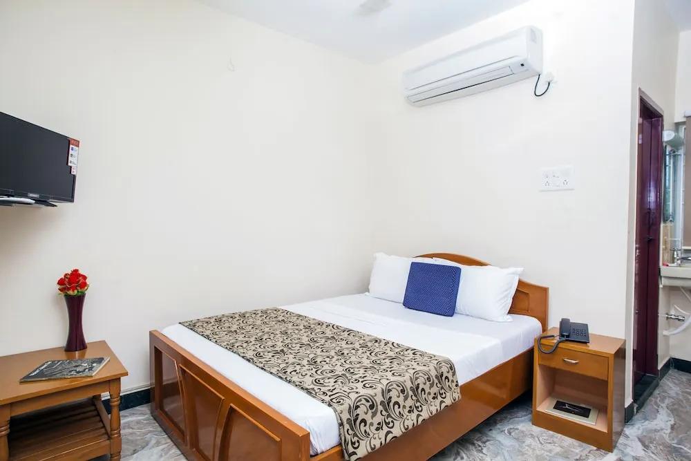 Hotel Rathnavel Towers