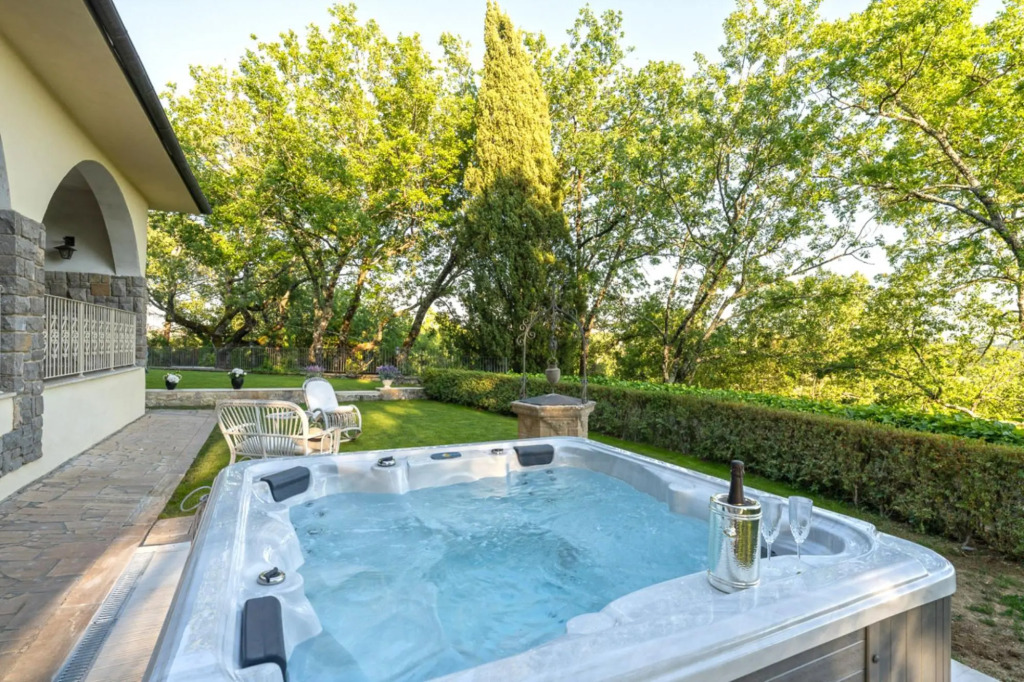 Villa Relais at the gates of Chianti-Relais "Le Fornacelle"