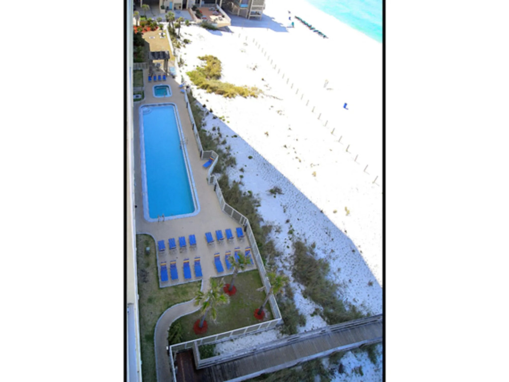 Ocean Reef 909 230814 by RedAwning