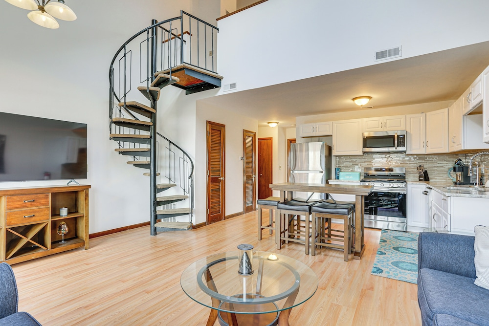 Vernon Township Condo w/ Balcony Near Ski Lifts!