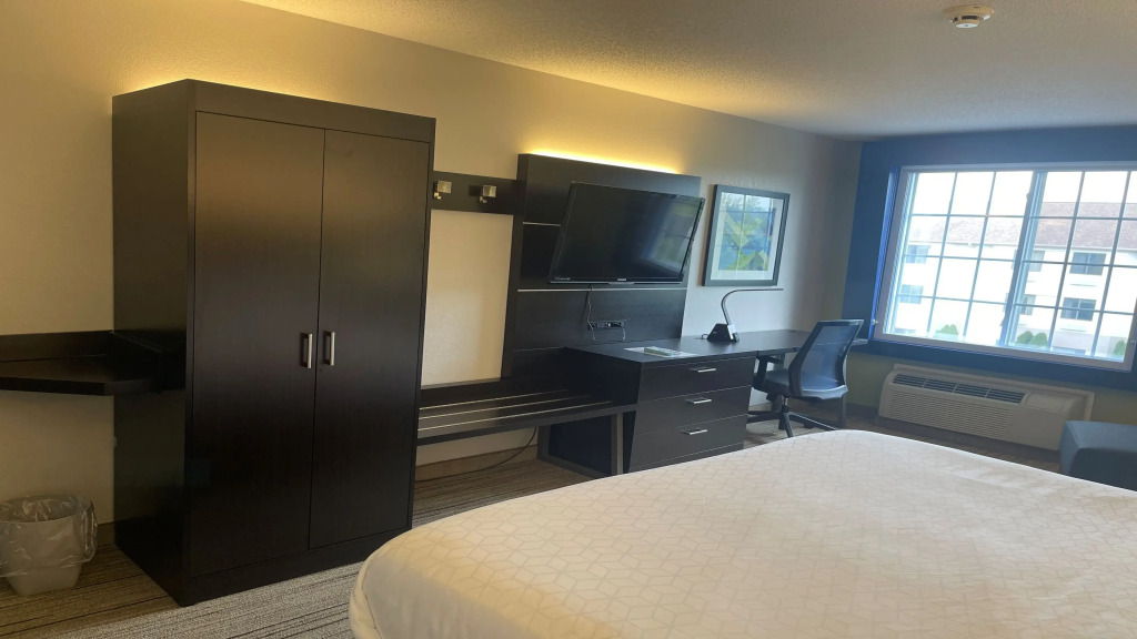 Holiday Inn Express & Suites Ashtabula-Geneva by IHG