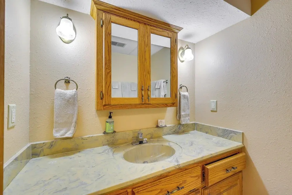 Ozark Mountain View Retreat w/ Hot Tub!