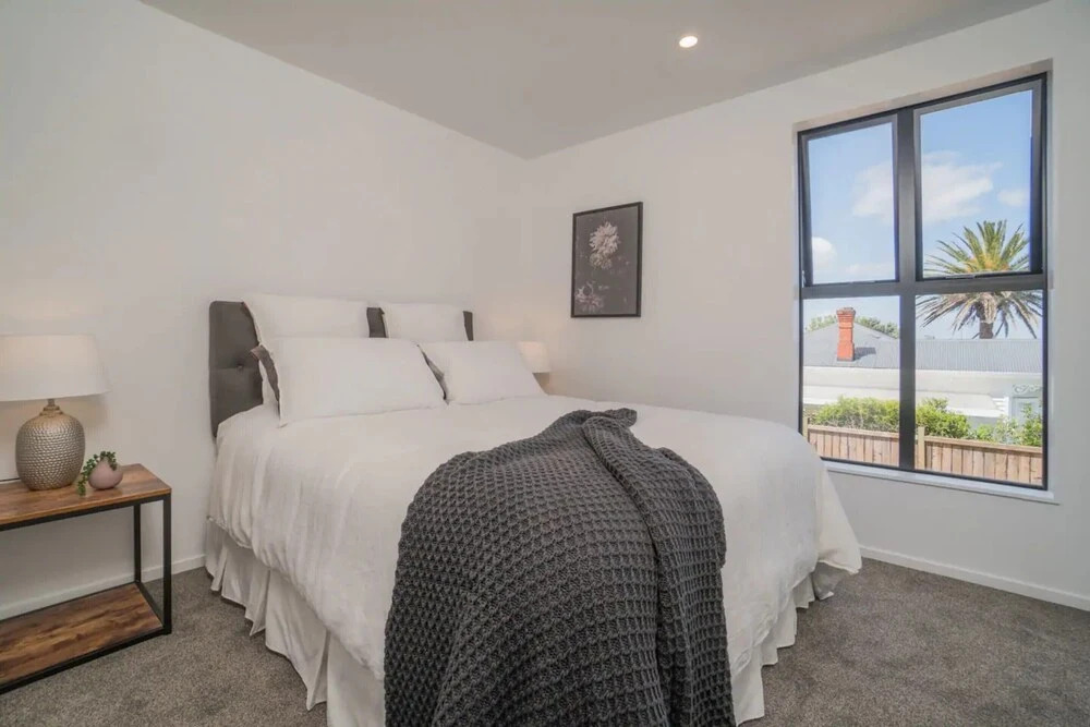 Spacious and Quiet 2 Bedroom Apartment in Ellerslie