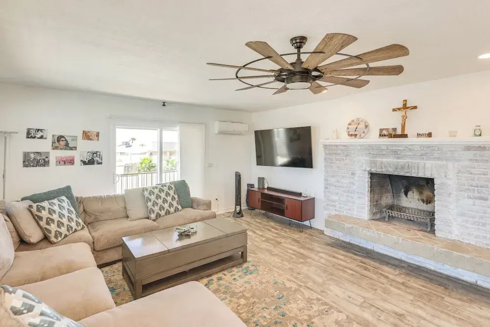 2 Mi to Lake Havasu & Dtwn: Home w/ Game Room!