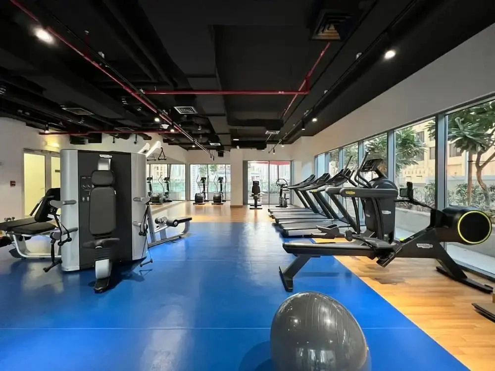 Silkhaus Modern Bellevue Tower Gym Pool Wifi