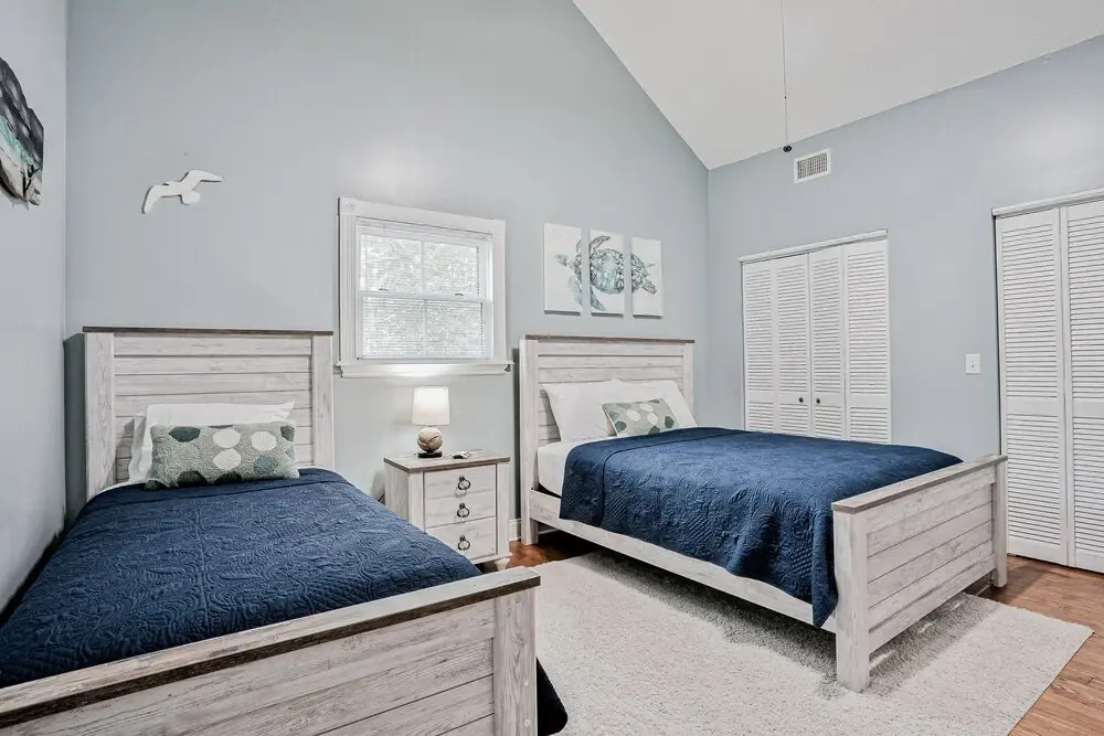 Classic Victorian Home Near Downtown With a Private Pool, Wifi, & Washer/dryer