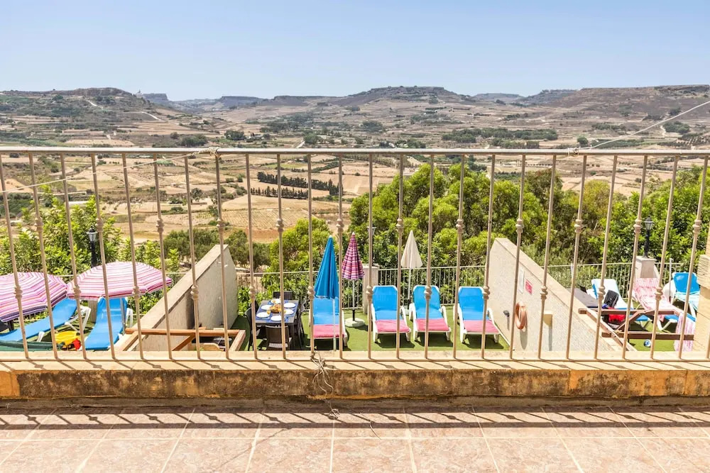 Villa Ta Debora Sleeps 7 with Pool