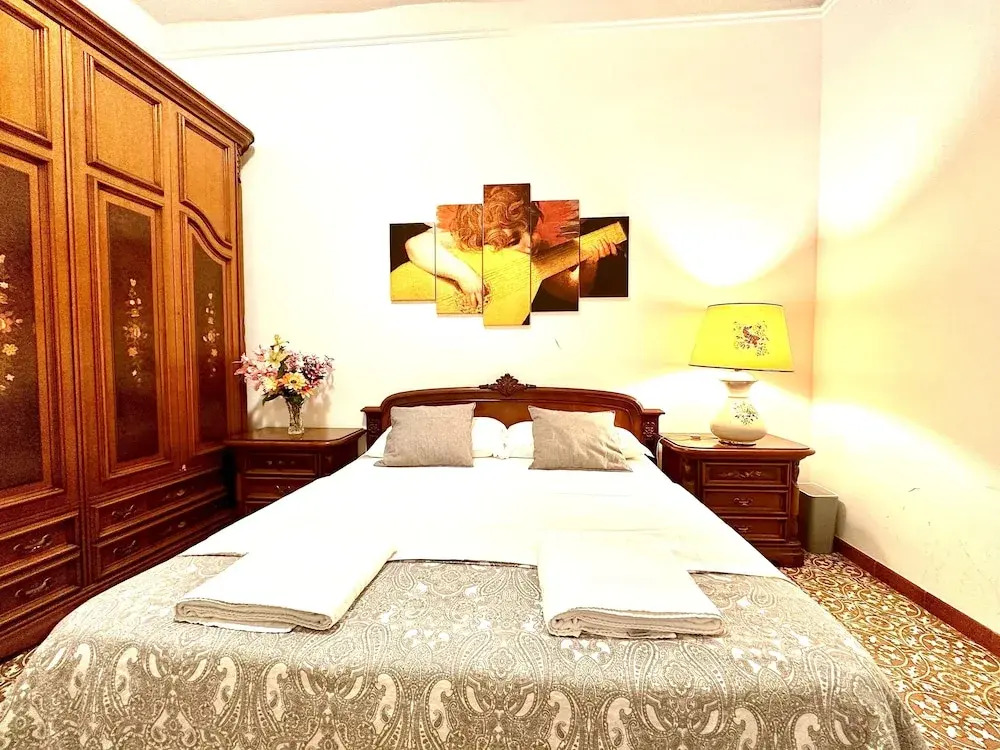 4 Bed-sleeps 8-central Rome-5 Min to Colosseum
