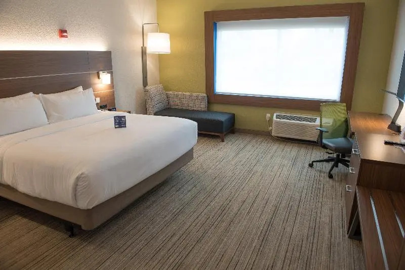 Holiday Inn Express & Suites - Merrillville by IHG