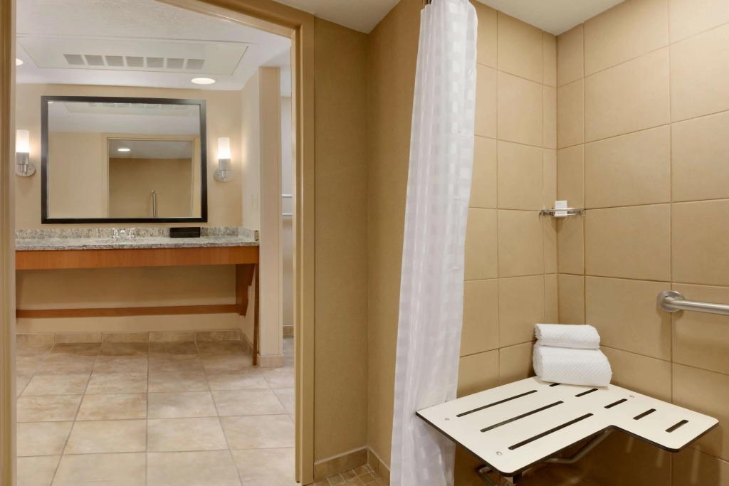 Embassy Suites by Hilton Kansas City International Airport