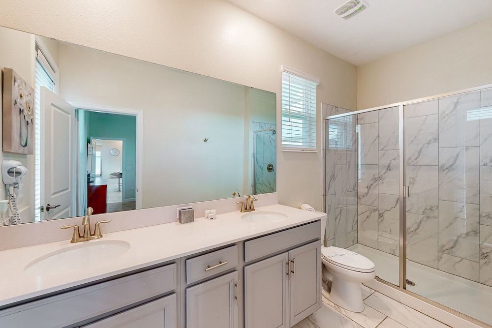 Luxury Home With a Private Pool & Game Room - Resort Amenities, Great Location
