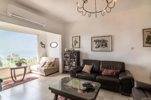 Luxury home Ahuza