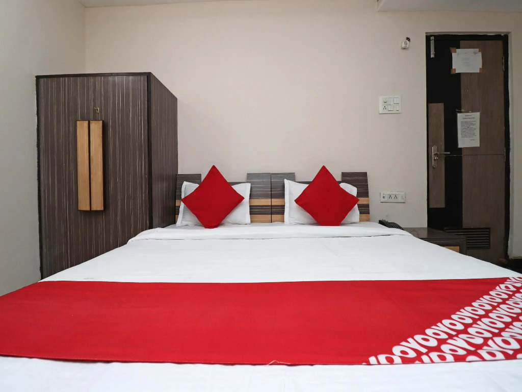 OYO Flagship 9131 Hotel Apsara