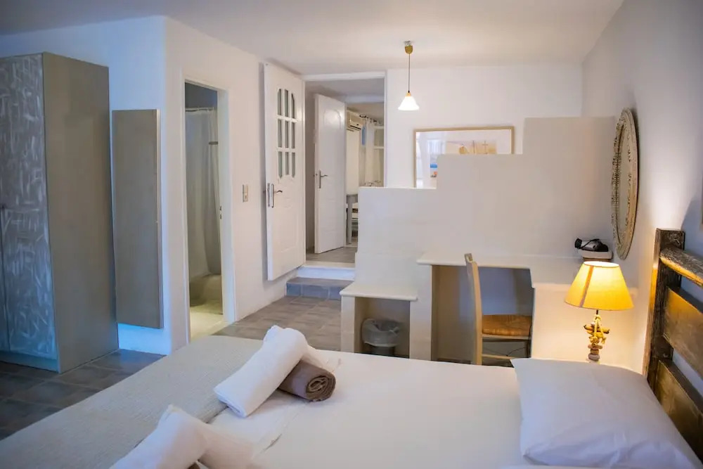 Villa for 6 Guests With Private Pool! In Agia Irini - Walking Distance to Beach!