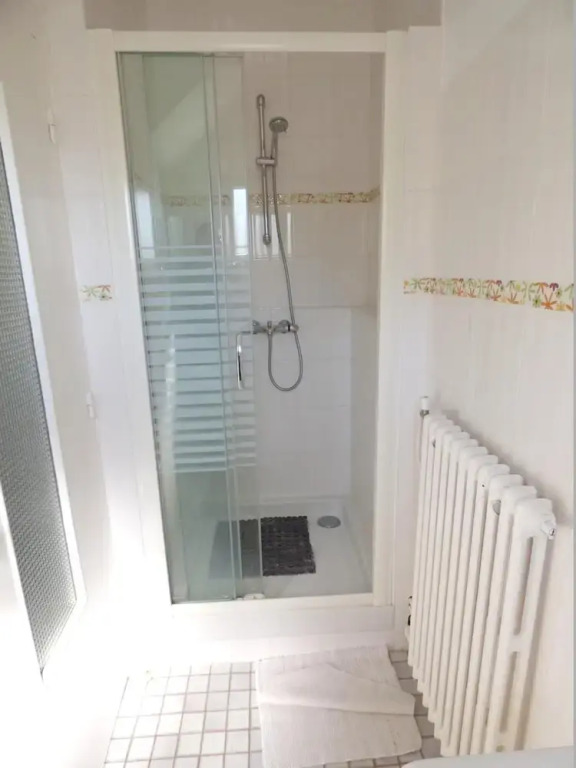 House With 2 Bedrooms in Chateaulin, With Wonderful Lake View, Furnished Garden and Wifi - 12 km From the Beach