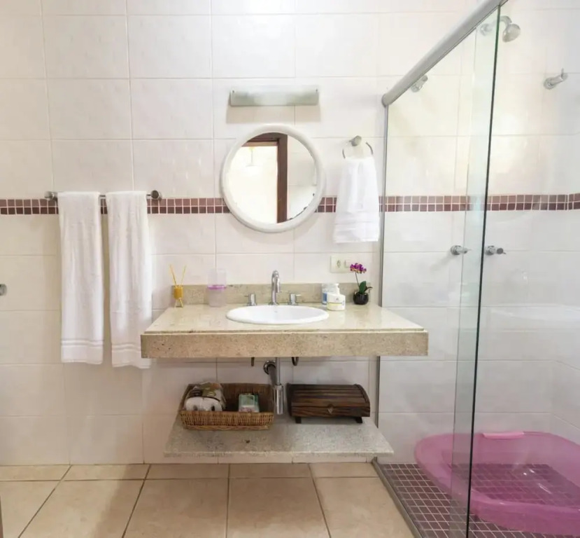 Casa com rea Gourmet e Quintal a 200 m da Praia