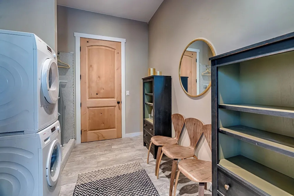 The Chic Cabin Apartment