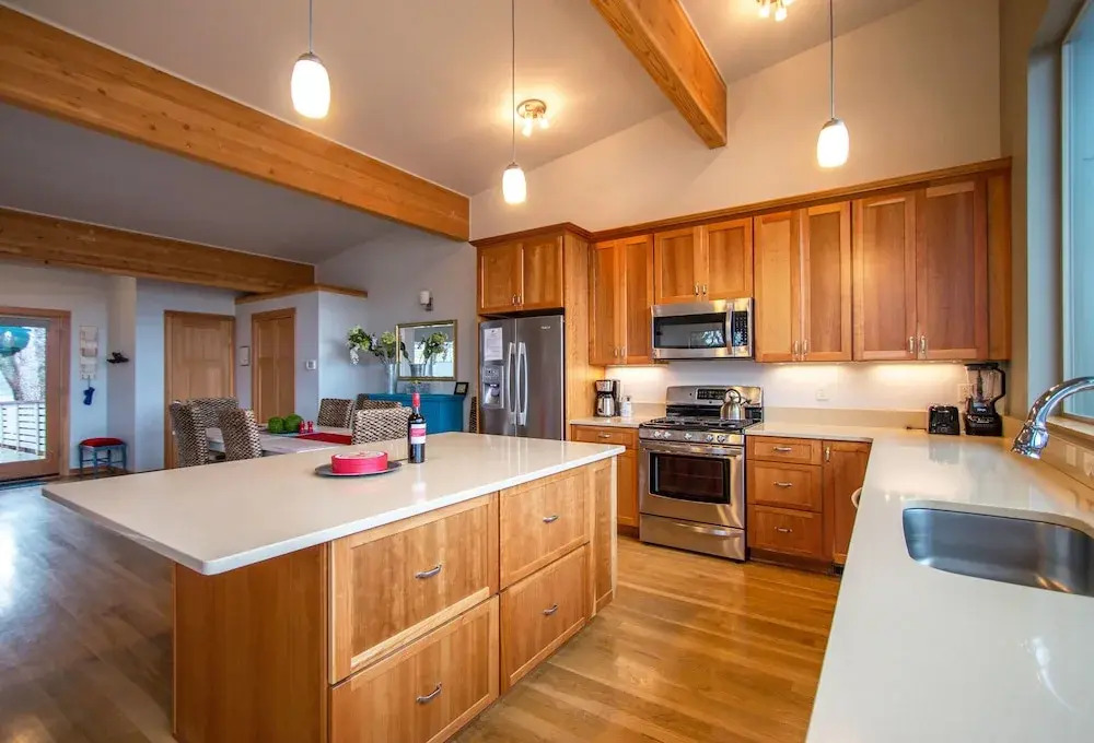 Blackberry Bramble 3 Bedroom Home by RedAwning