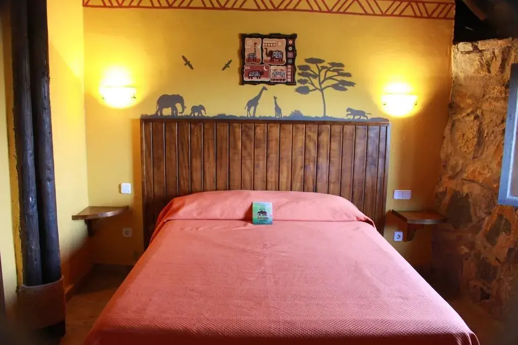 Hotel Selwo Lodge - Animal Park Tickets Included