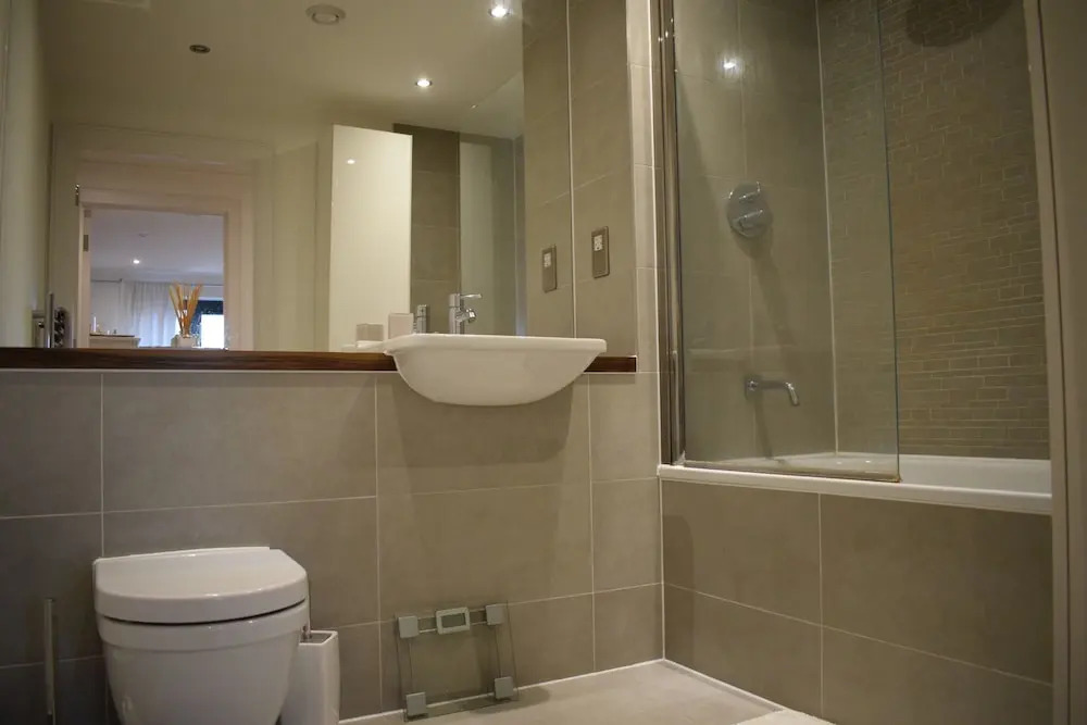 2 Bedroom Apartment With Parking in Camberwell