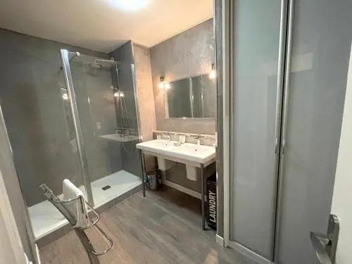 Appartement 2 chambres avec PARKING en centre-ville & CABINE DE PLAGE en bonus