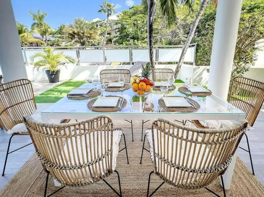 Villa Manoureva 10 min walk from Orient Bay Beach