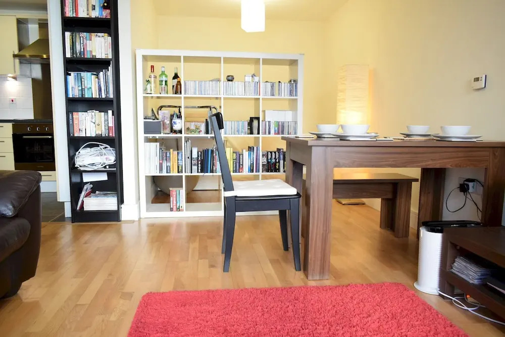 1 Bedroom Apartment in Canary Wharf With Balcony