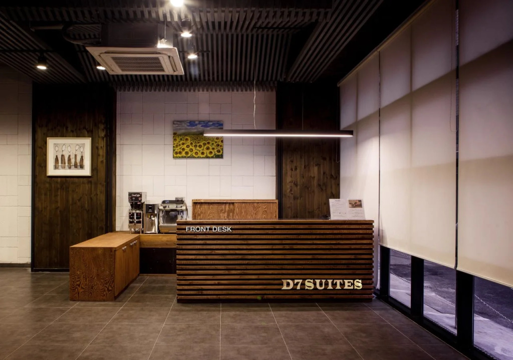 D Seven Suites
