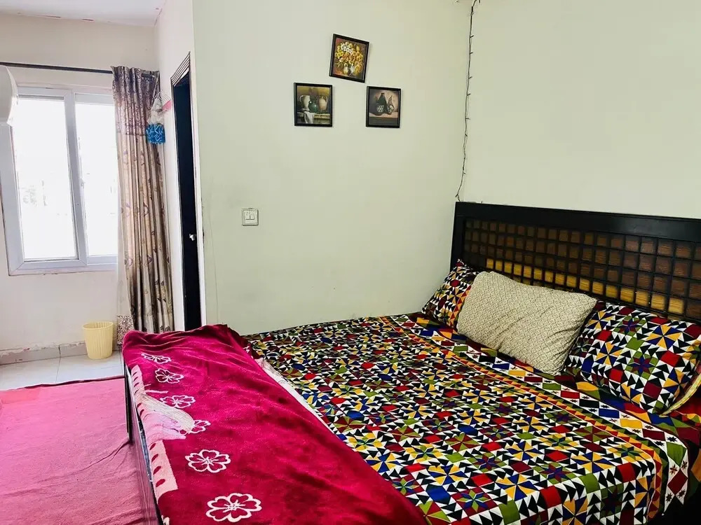 Crown Apartment E11