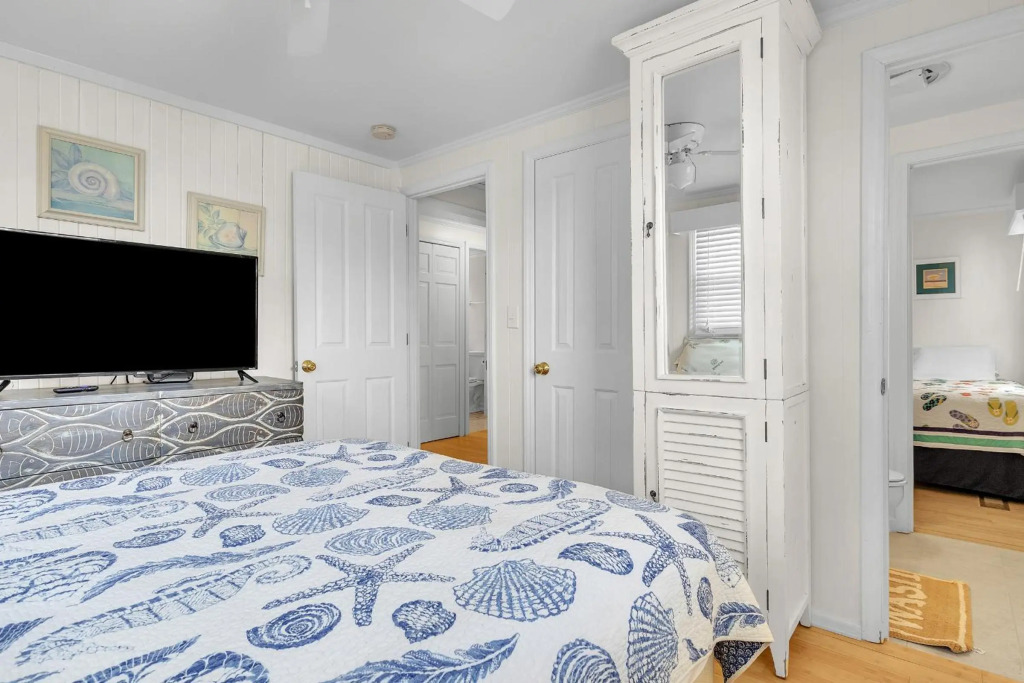 Sunkissed 2 by Oak Island Accommodations