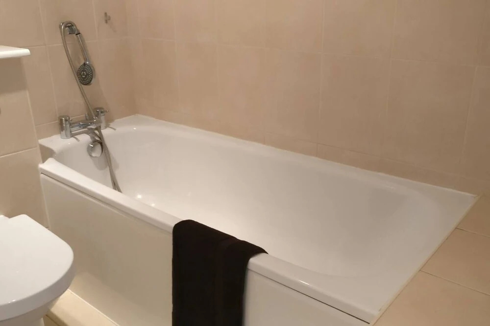 Beautiful City Centre 2-bed Apartment With Balcony
