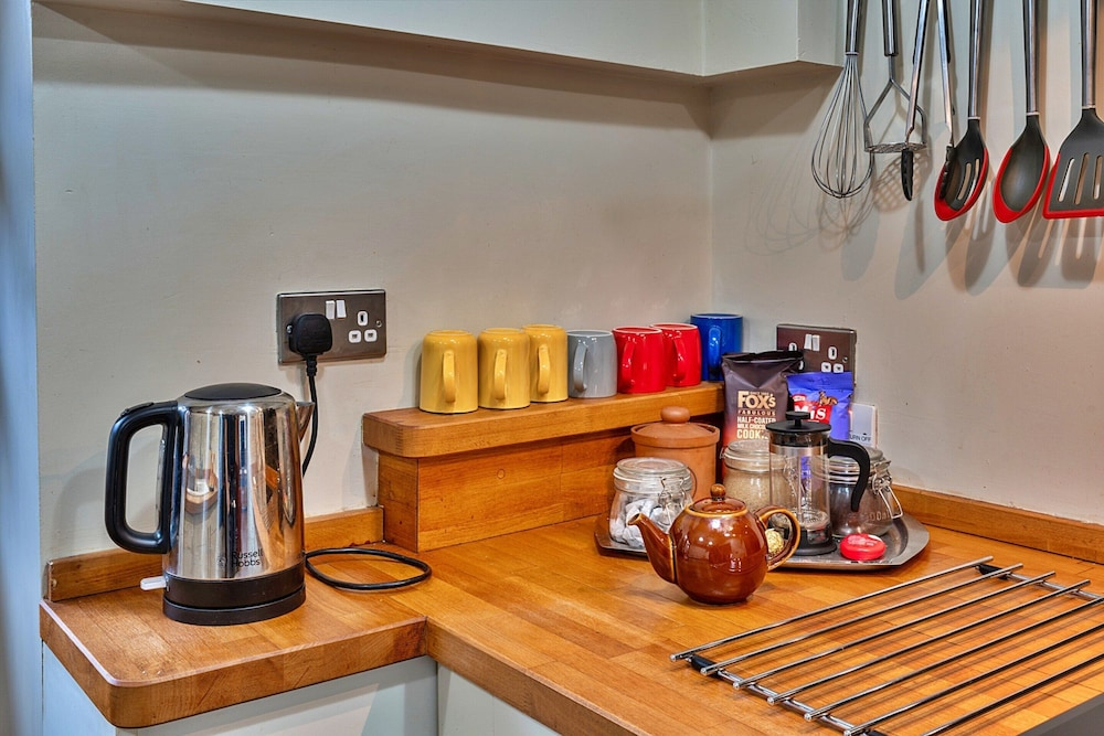 1 Bedroom Cottage in Stogursey, No Deposit