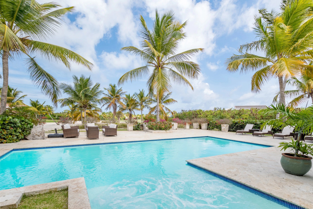Luxury villa at Cap Cana Resort - Chef, maid, butler and golf cart are included