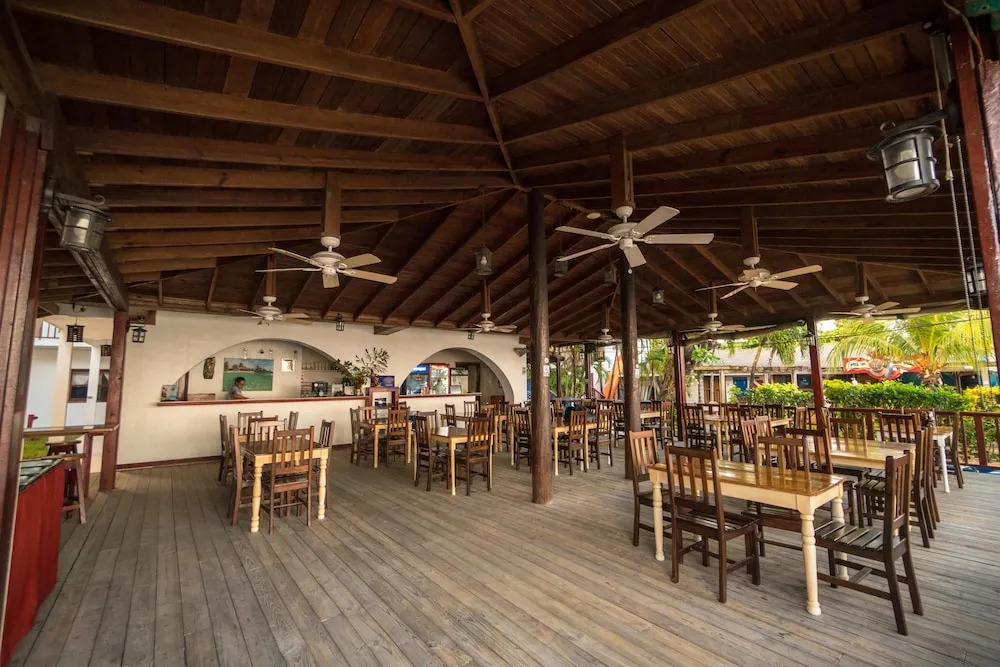 West End Dive Resort