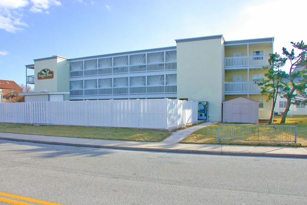 Eagle Bay 204