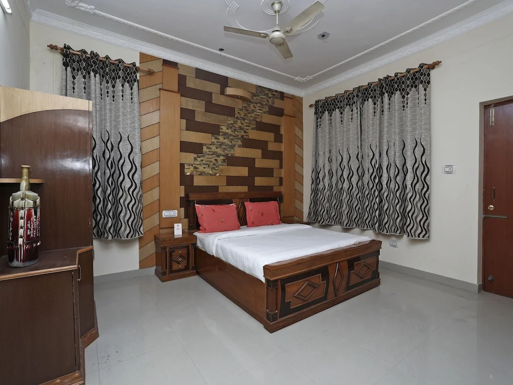 OYO 13293 Home Luxury Villa Canal Road