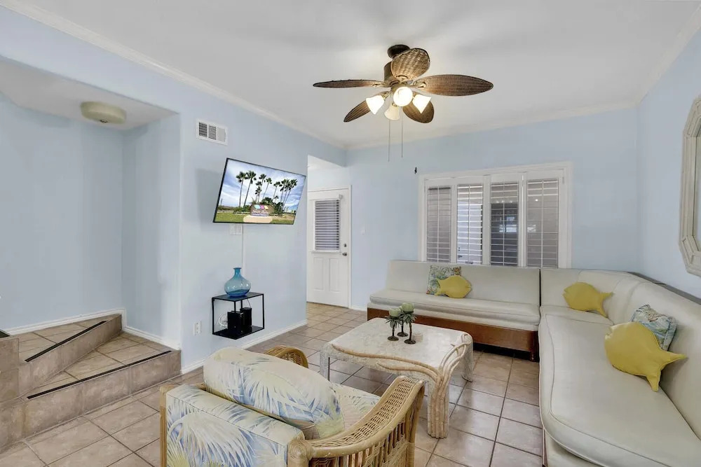2-story Condo Next to Beach w/ Ocean Views!